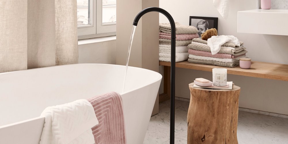 découvrez une sélection d'accessoires de salle de bain tendance à paris 75009. qualité, design et praticité pour sublimer votre espace bain. livraison rapide et conseils personnalisés.