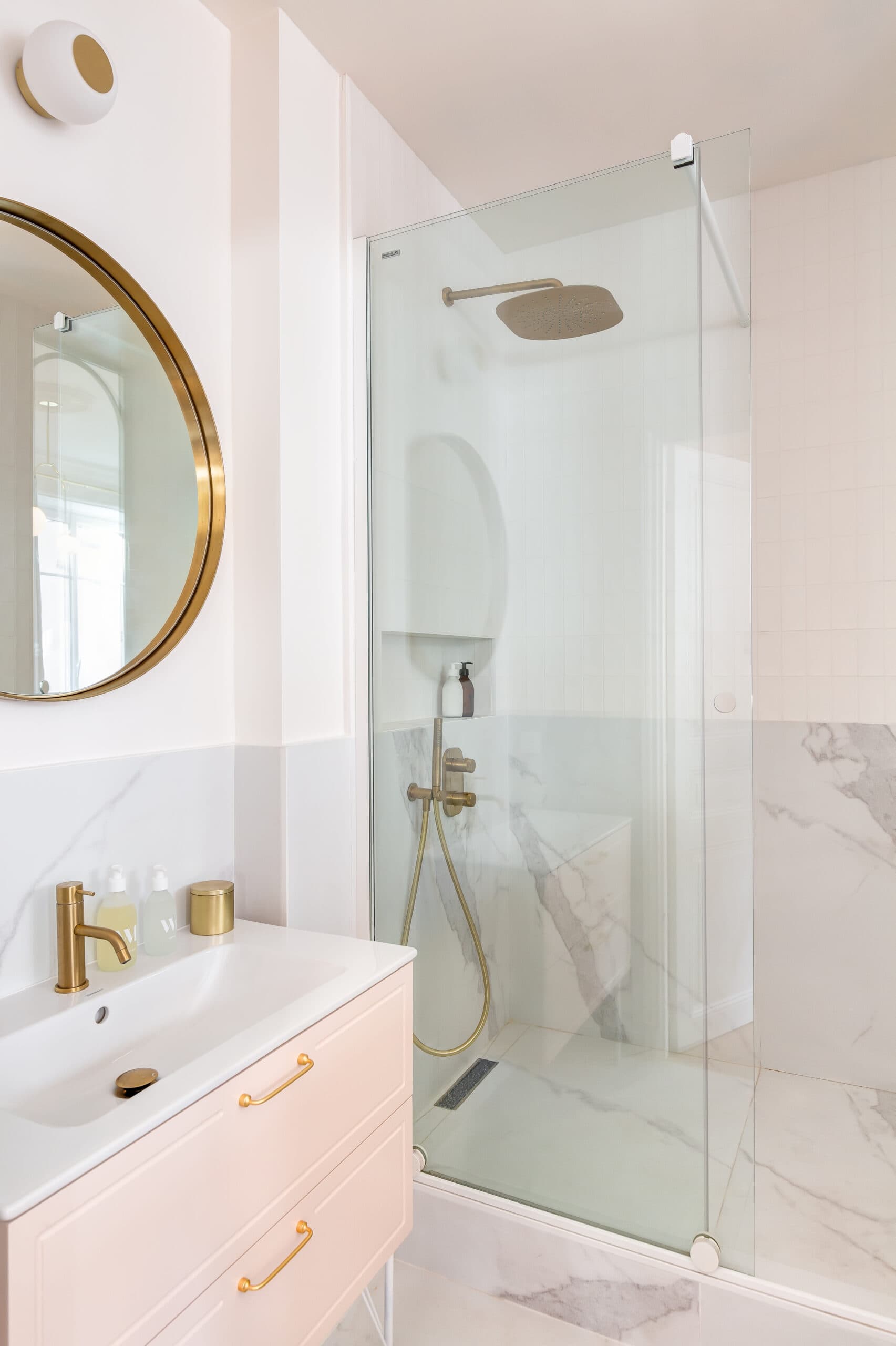 vous cherchez un architecte pour rénover ou concevoir votre salle de bain à paris 75009 ? profitez de l’expertise d’un professionnel pour un projet sur-mesure, moderne et fonctionnel.