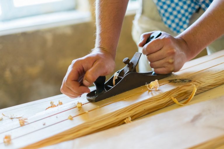 découvrez nos services d'artisan intérieur : rénovation, aménagement, décoration et travaux sur mesure pour sublimer votre intérieur avec professionnalisme et créativité.