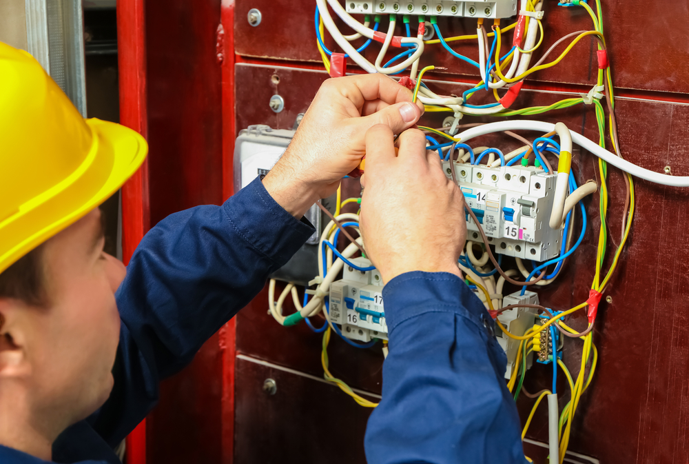 découvrez le coût d’un électricien de nuit à paris 9 : tarifs, interventions d’urgence, facteurs de prix et conseils pour trouver un professionnel qualifié rapidement.