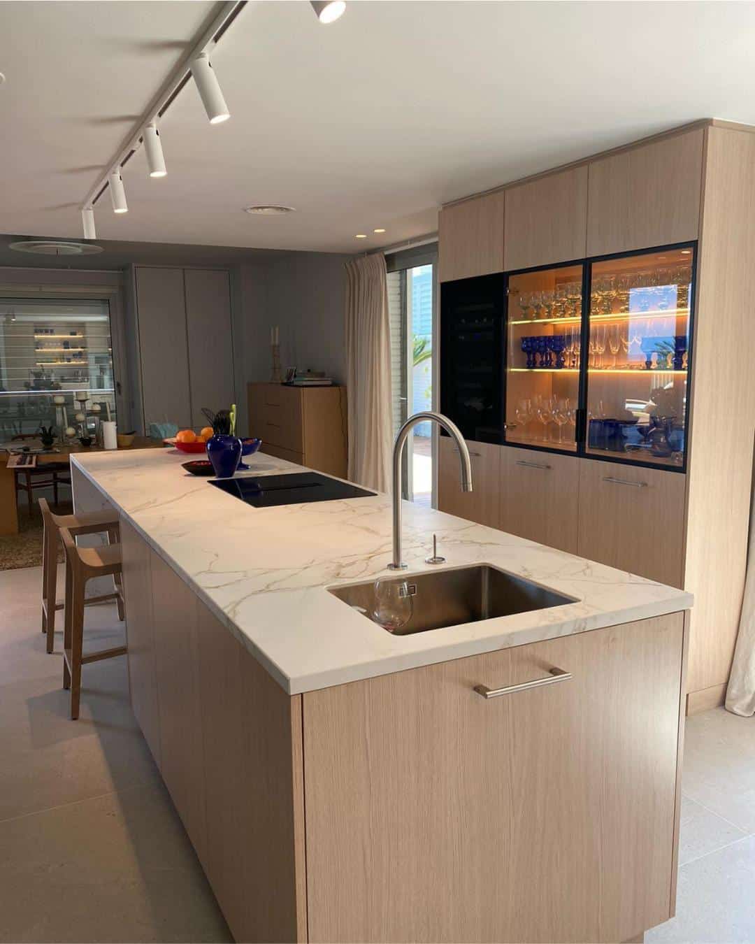 découvrez le coût estimé pour la rénovation complète d'une cuisine de 8m² à paris en 2025 : tarifs des professionnels, budget moyen, conseils et astuces pour optimiser votre projet.