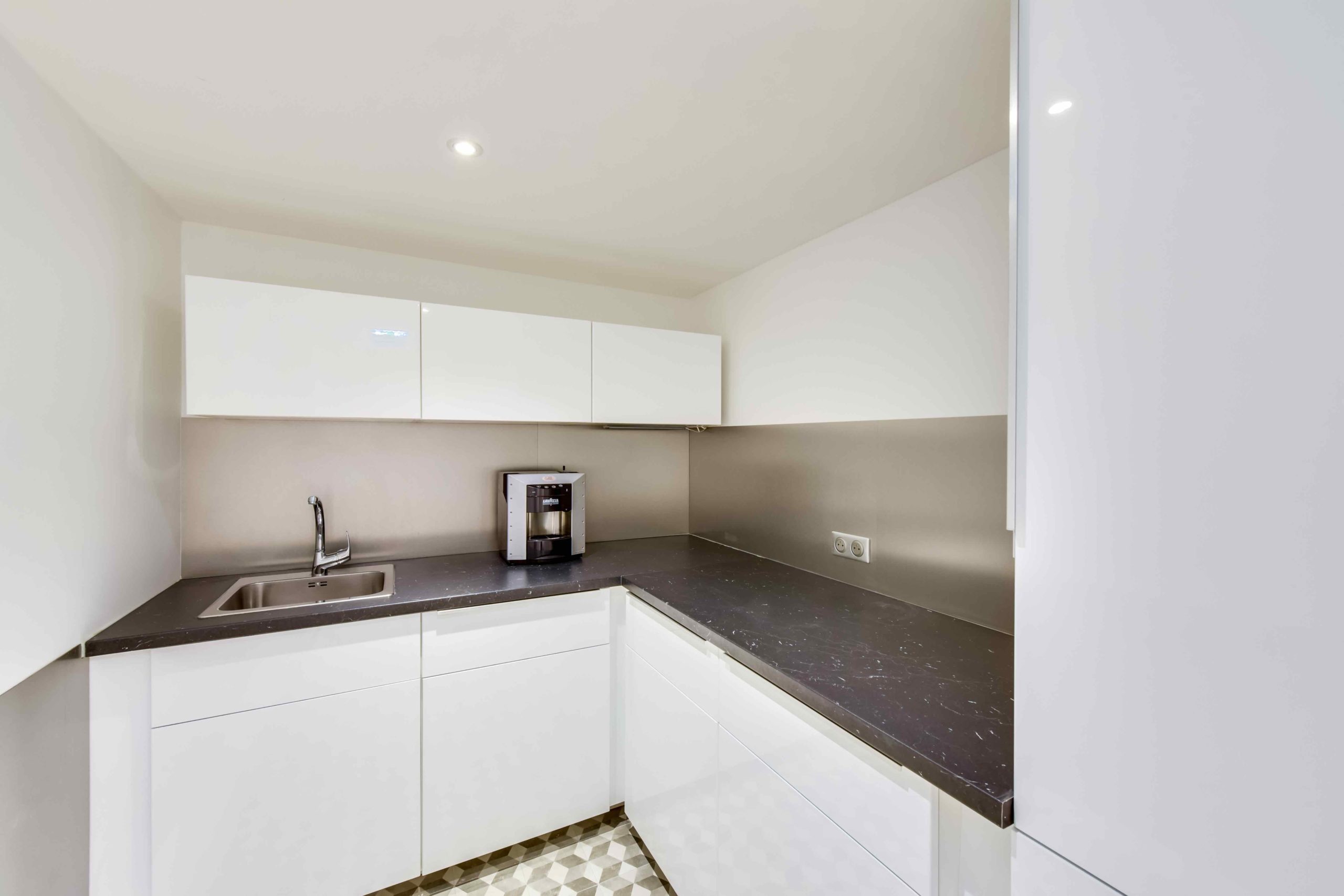 découvrez comment optimiser une cuisine dans un espace réduit à paris 75009 : conseils d’aménagement, idées de rangement et solutions pratiques pour créer une cuisine fonctionnelle et stylée, même dans les petits appartements parisiens.