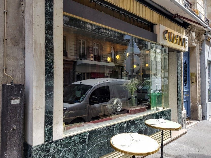 découvrez une cuisine rétro unique à paris 75009 : ambiance vintage, recettes authentiques et saveurs d'antan vous attendent dans ce restaurant convivial du quartier.