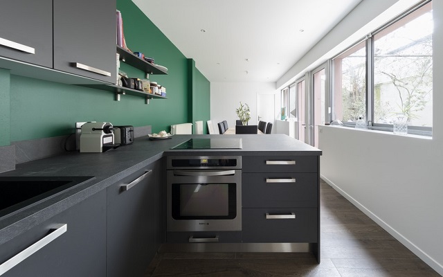 découvrez nos cuisines sur mesure à paris : conception personnalisée, matériaux de qualité et accompagnement professionnel pour créer la cuisine de vos rêves, parfaitement adaptée à votre espace et à votre style.