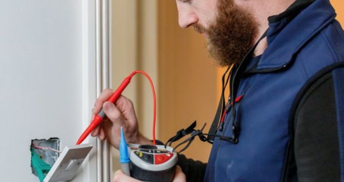 faites appel à un électricien certifié à paris 9 pour tous vos travaux d’électricité : dépannage, installation, rénovation et mise aux normes. intervention rapide, devis gratuit, expertise professionnelle.