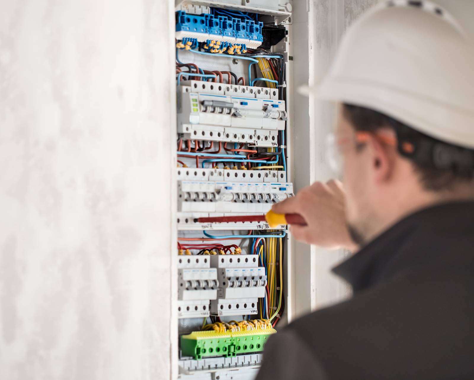 besoin d’un électricien certifié à paris 9 ? intervention rapide, dépannage, installation et mise aux normes. devis gratuit et satisfaction garantie !