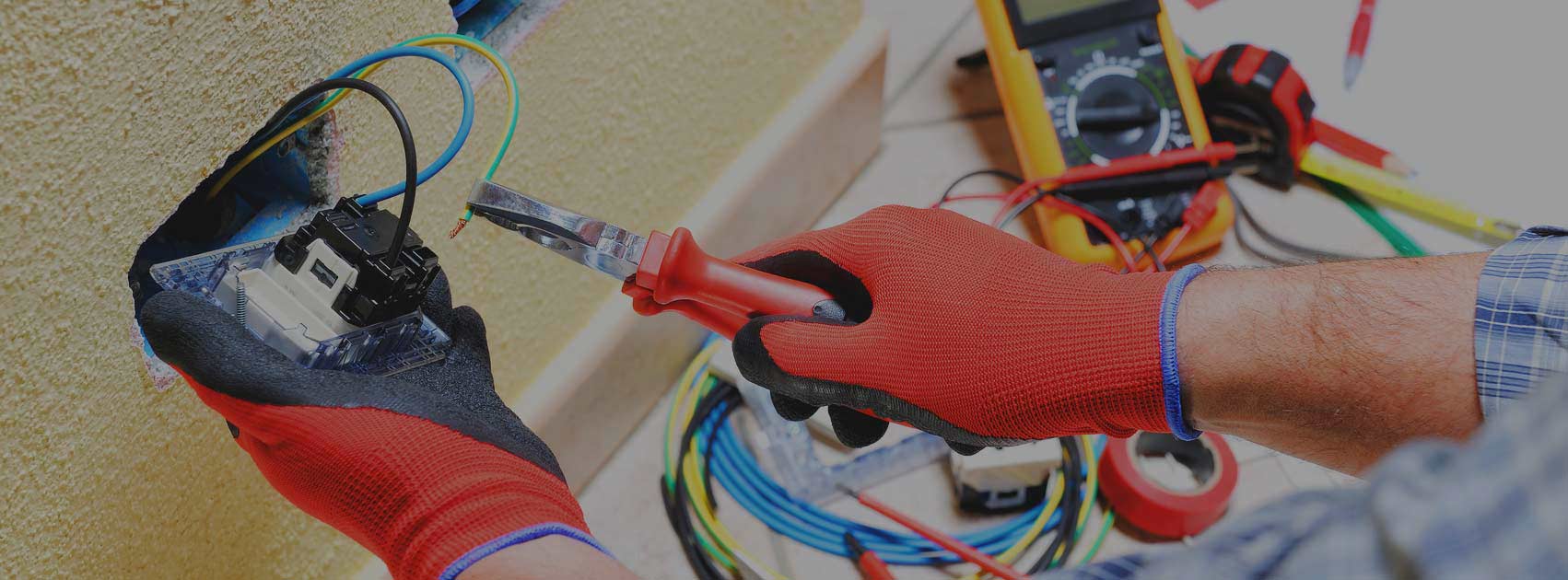 besoin d'un électricien à paris disponible 24/7 ? intervention rapide, dépannage, installation et urgences électriques tous quartiers. devis gratuit, service fiable et professionnel.