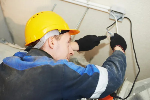 besoin d’un électricien à paris 75009 ? intervention rapide, dépannage, installation et mise aux normes électriques. devis gratuit. électricien qualifié à votre service !