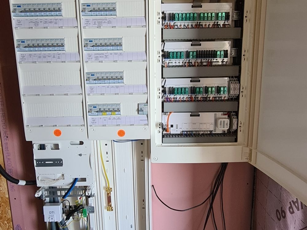 découvrez comment l'électricité et la domotique transforment votre maison en espace intelligent : confort, sécurité, économies d'énergie et technologie au service de votre quotidien.