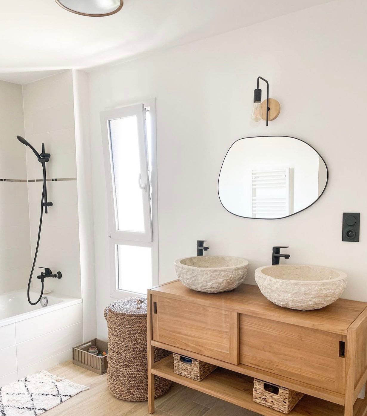 besoin d’un électricien pour votre salle de bain à paris 9ème ? installation, rénovation et mise aux normes de votre électricité par un professionnel qualifié. devis gratuit et intervention rapide.
