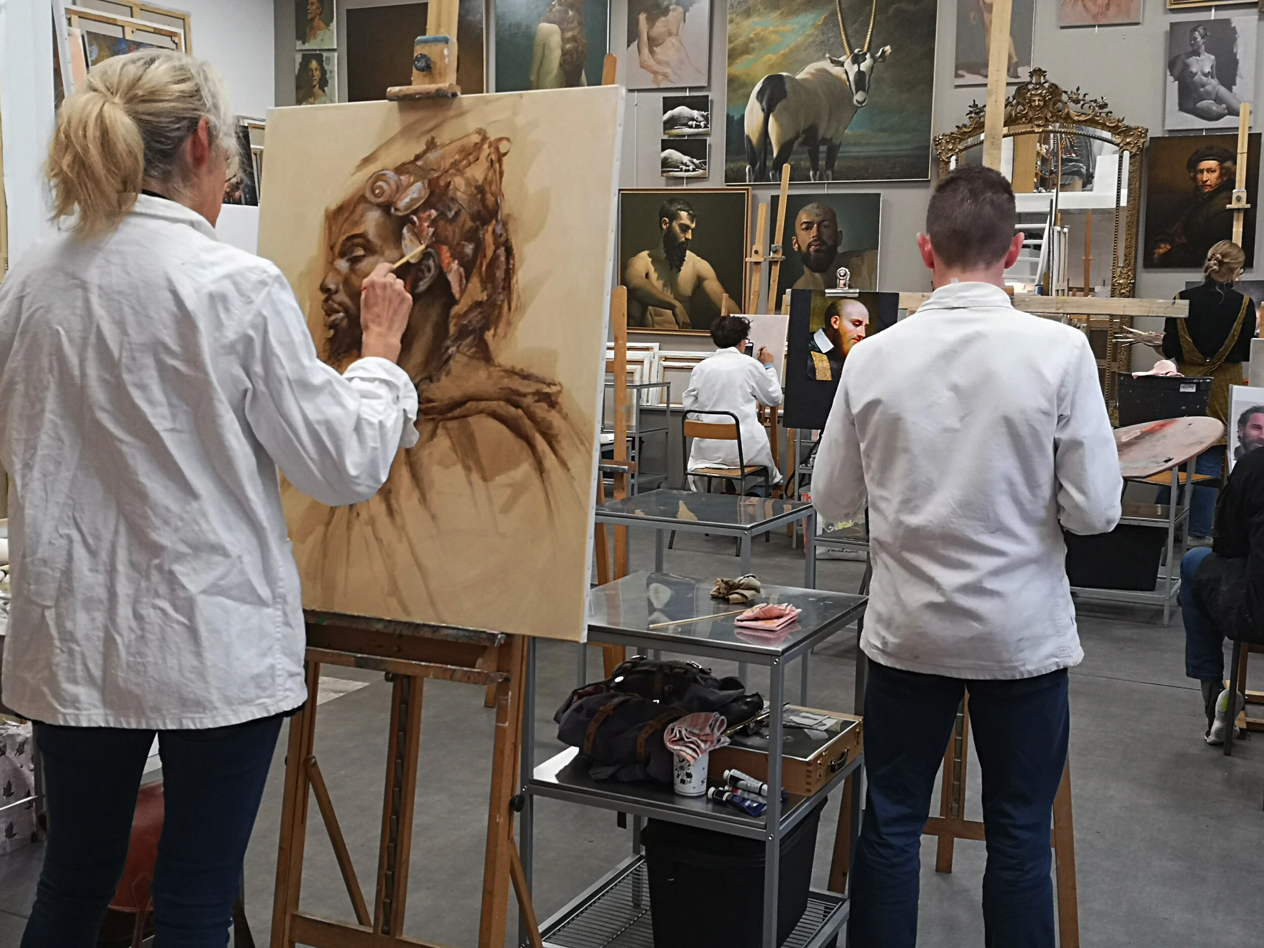 trouvez un peintre professionnel à paris 75009 pour tous vos travaux de peinture intérieure et extérieure. prestations sur-mesure, devis gratuit et intervention rapide dans le 9ème arrondissement.