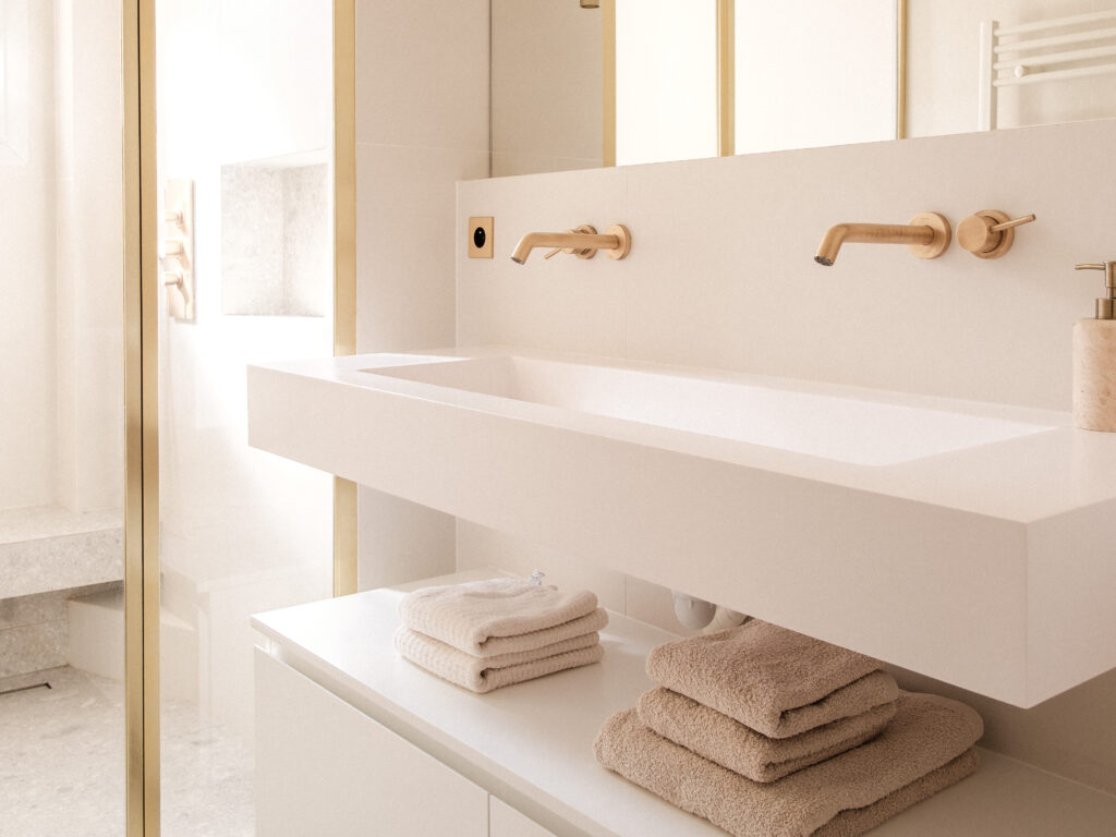 optimisez l'espace de votre petite salle de bain à paris 75009 avec nos conseils déco et aménagements astucieux. idées pratiques, inspirations et solutions sur-mesure pour un intérieur fonctionnel et stylé.