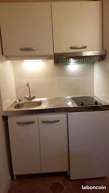 d&eacute;couvrez le prix moyen d'une cuisine de 10m&sup2; &agrave; paris : conseils, tarifs d'installation et astuces pour optimiser votre budget selon vos besoins et vos envies.