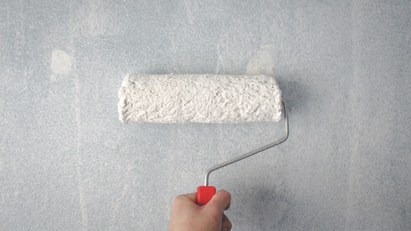 découvrez les prix pour la peinture d'un appartement 3 pièces à paris : tarifs au m², conseils pour bien choisir votre artisan et estimer le coût total de vos travaux de rénovation.