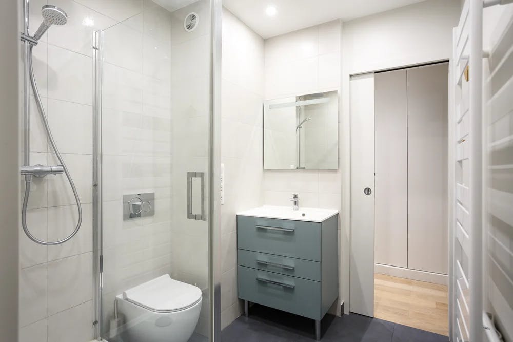 découvrez les prix pour la pose de carrelage dans votre salle de bain à paris. comparez les tarifs, trouvez un carreleur qualifié et bénéficiez des meilleurs conseils pour réussir votre projet de rénovation.