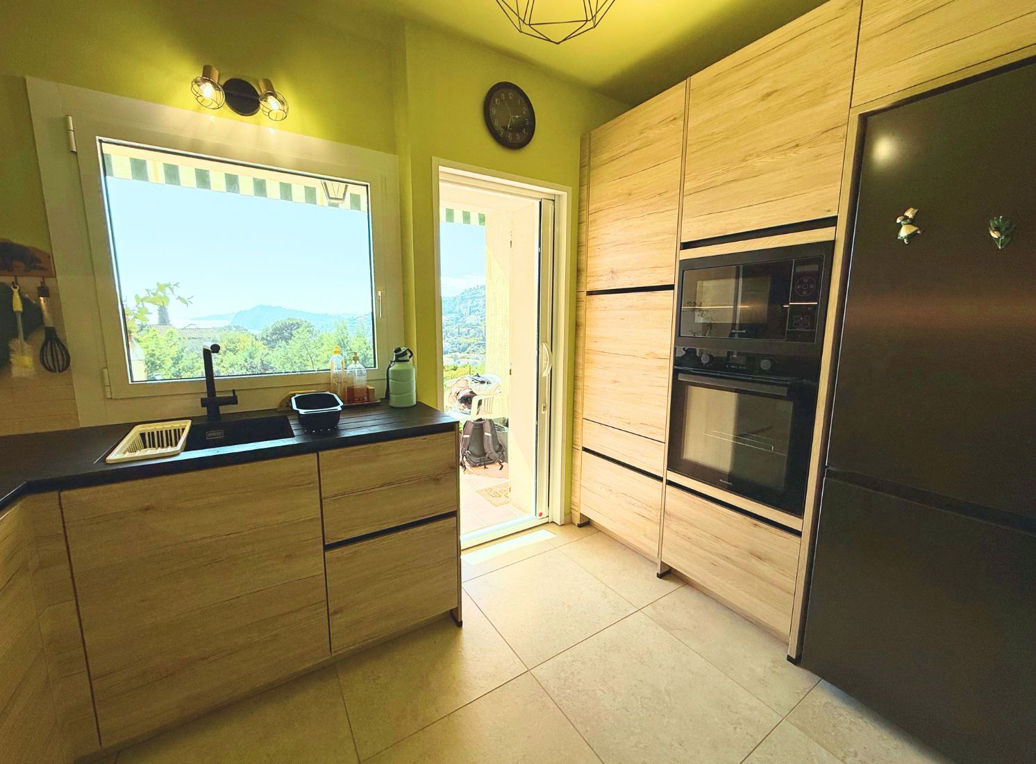 découvrez le coût moyen pour la rénovation d'une cuisine de 10m² à paris. comparez les tarifs, les postes de dépenses et obtenez des conseils pour optimiser votre budget travaux.