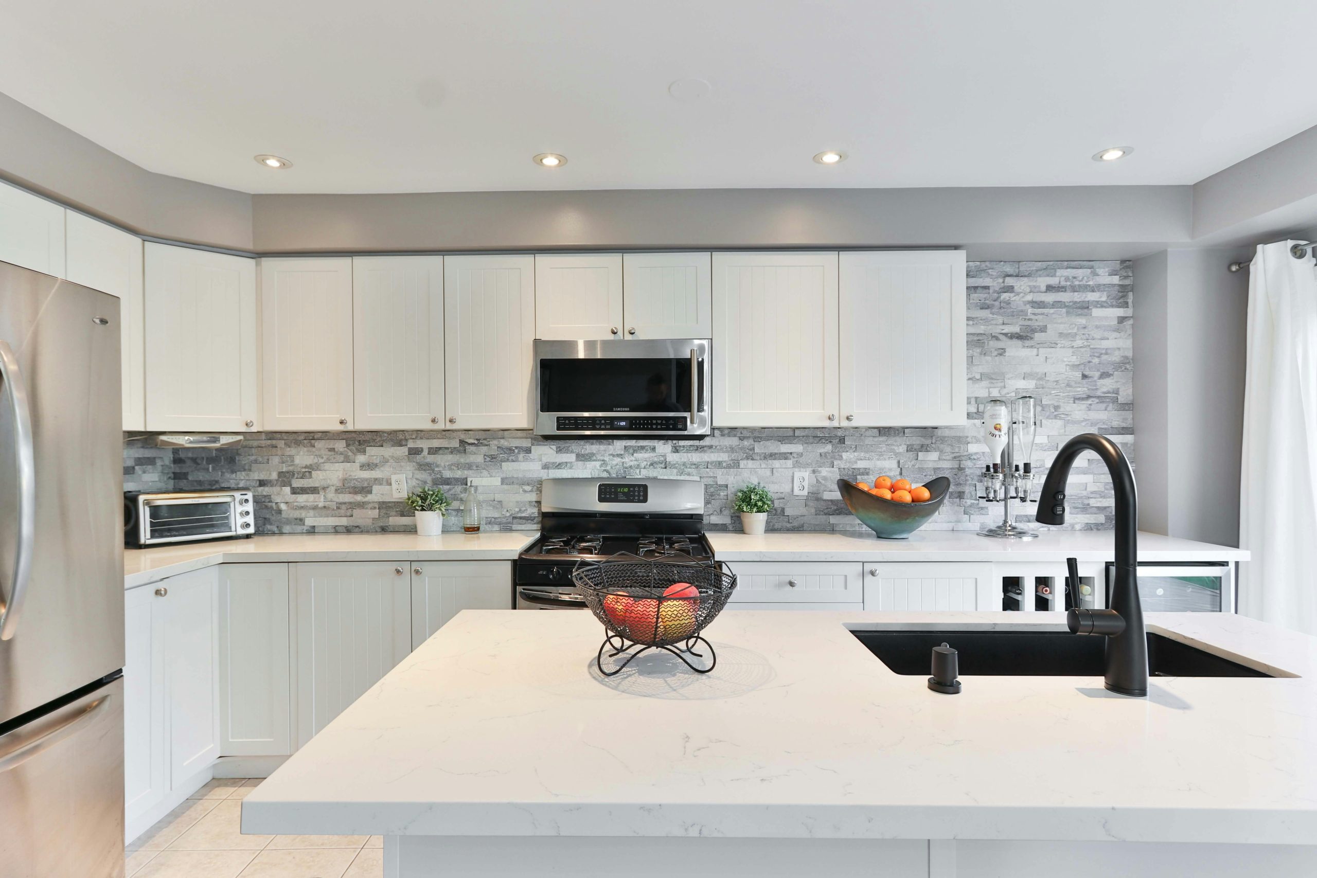découvrez le prix moyen pour la rénovation d'une cuisine de 15m² à paris : conseils, fourchettes de tarifs au m², exemples de devis et astuces pour maîtriser votre budget travaux.