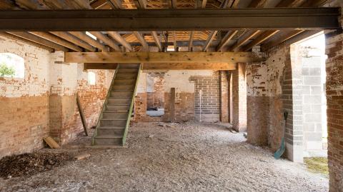 découvrez nos conseils et solutions pour la rénovation de votre maison ou appartement : travaux, astuces, idées déco et accompagnement professionnel pour transformer votre intérieur en toute sérénité.