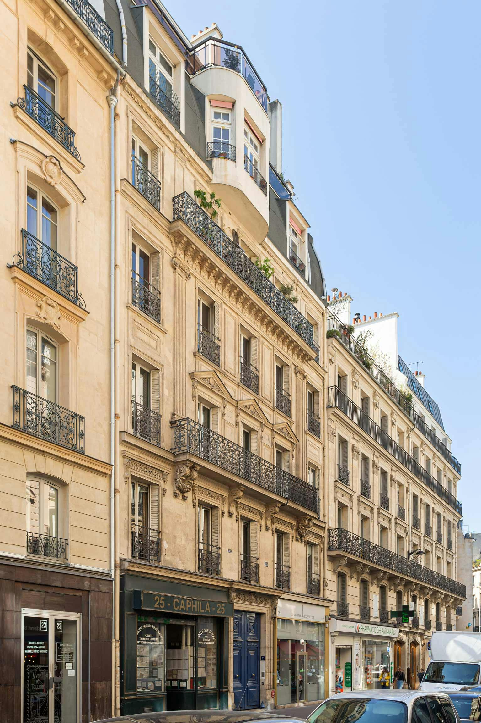 confiez la rénovation de votre bâtiment à paris 75009 à des experts. travaux de qualité, conseils personnalisés et respect des délais pour tous vos projets de rénovation immobilière dans le 9ème arrondissement.