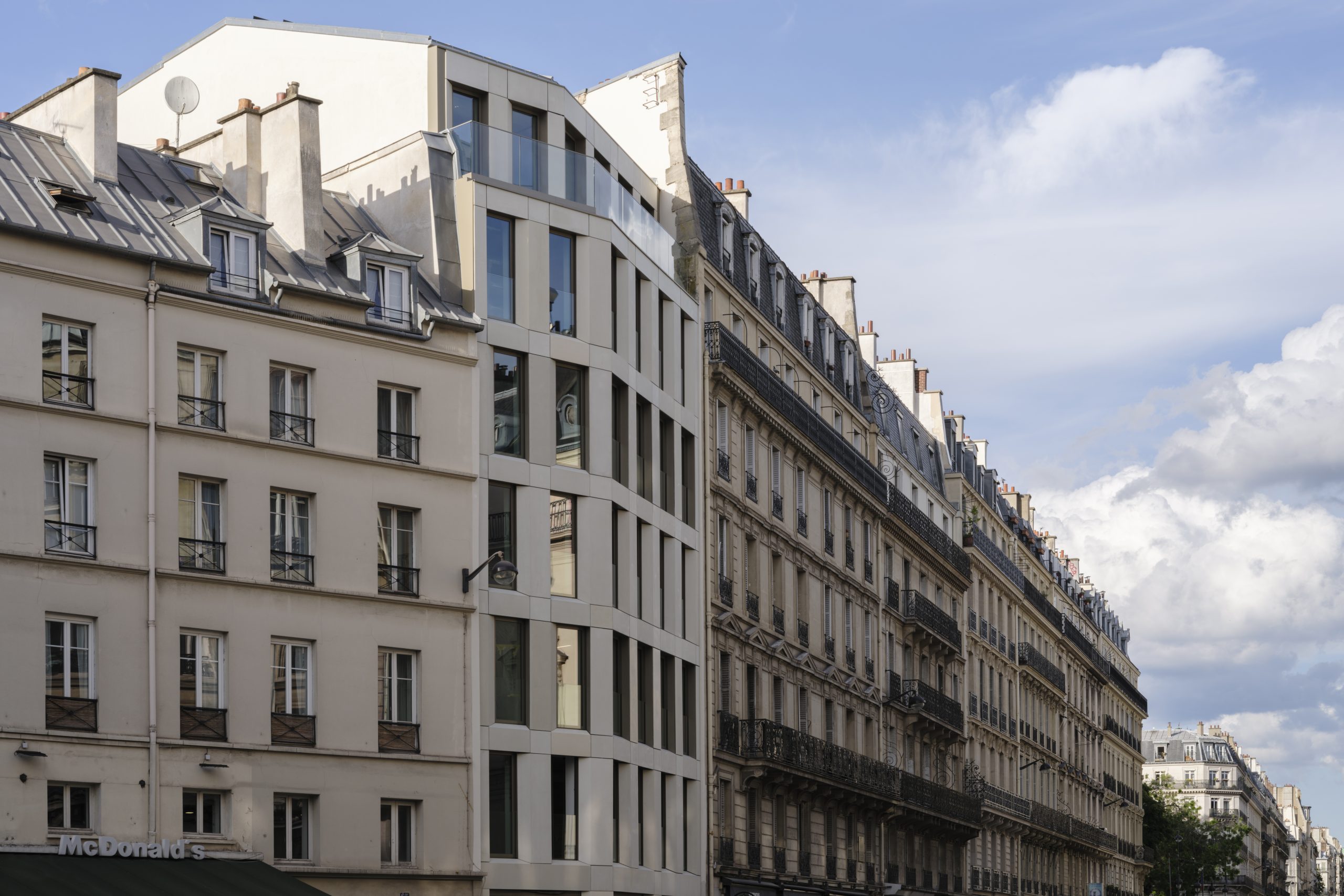 découvrez nos services de rénovation de bâtiment à paris 75009 : expertise, qualité et solutions personnalisées pour rénover votre appartement, bureau ou local professionnel. demandez un devis gratuit !