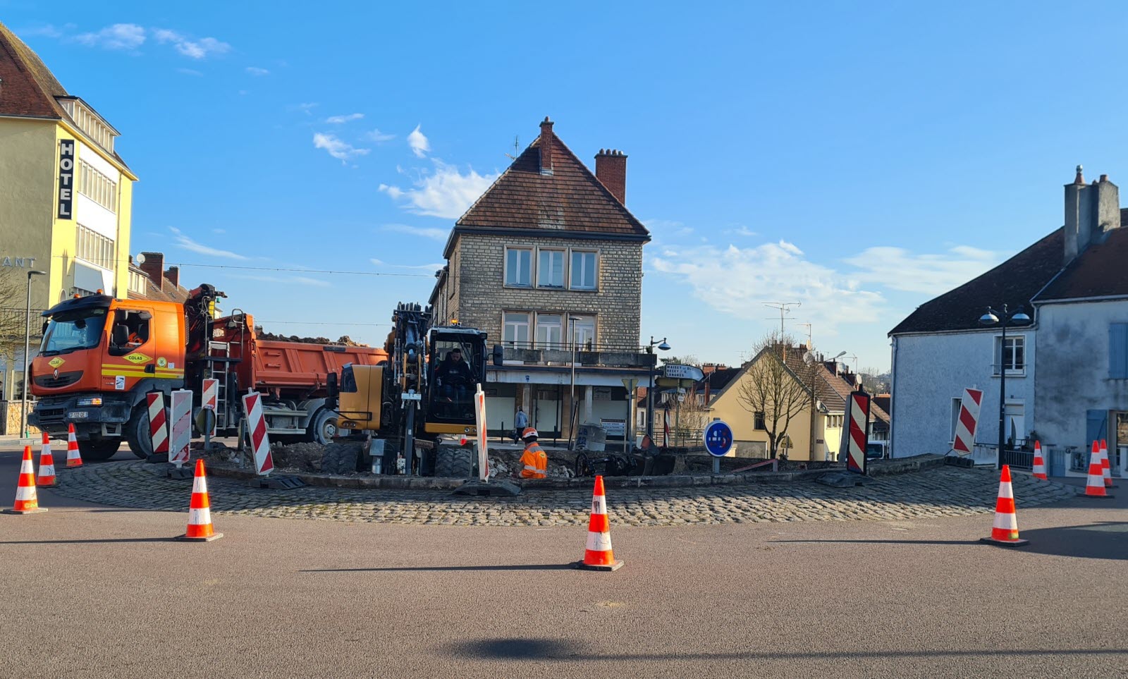 confiez vos projets de rénovation à châtillon à des professionnels qualifiés. travaux tous corps d'état : appartements, maisons, salles de bain. devis gratuit et conseils personnalisés.