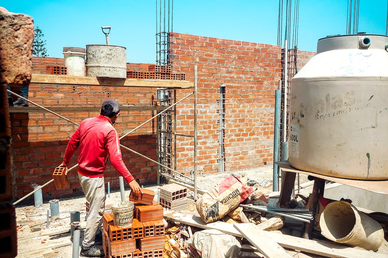 découvrez nos services complets de rénovation et construction pour transformer, moderniser ou agrandir votre maison. expertise, qualité et accompagnement personnalisé adaptés à vos besoins.