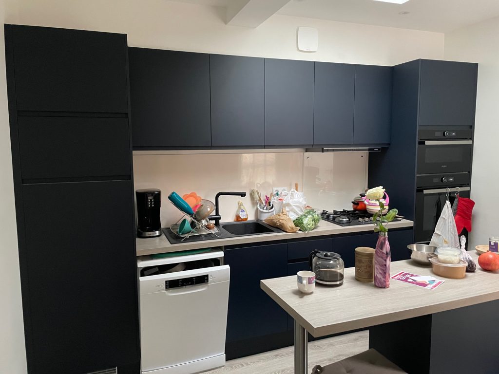 transformez votre espace avec notre service de rénovation de cuisine sur mesure à paris 75009. designs personnalisés, matériaux de qualité et accompagnement expert pour une cuisine à votre image.