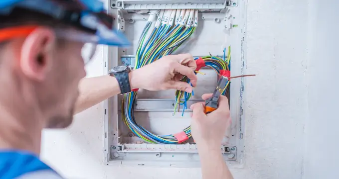 besoin de rénover votre installation électrique à paris 75009 ? profitez de l'expertise de professionnels certifiés pour des travaux d’électricité sûrs et conformes aux normes. demandez votre devis gratuit dès maintenant !