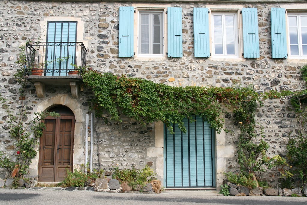 d&eacute;couvrez nos conseils et astuces pour r&eacute;ussir la r&eacute;novation de votre maison : &eacute;tapes cl&eacute;s, choix des mat&eacute;riaux, id&eacute;es d&eacute;co et solutions pour optimiser votre espace et valoriser votre bien immobilier.
