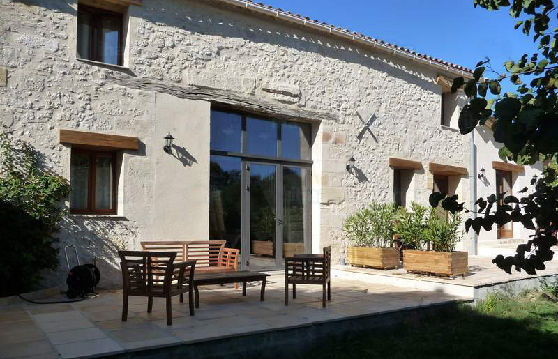 découvrez nos conseils et solutions pour la rénovation de maison : astuces, étapes clés, idées déco et accompagnement pour réussir votre projet de rénovation immobilière efficacement.