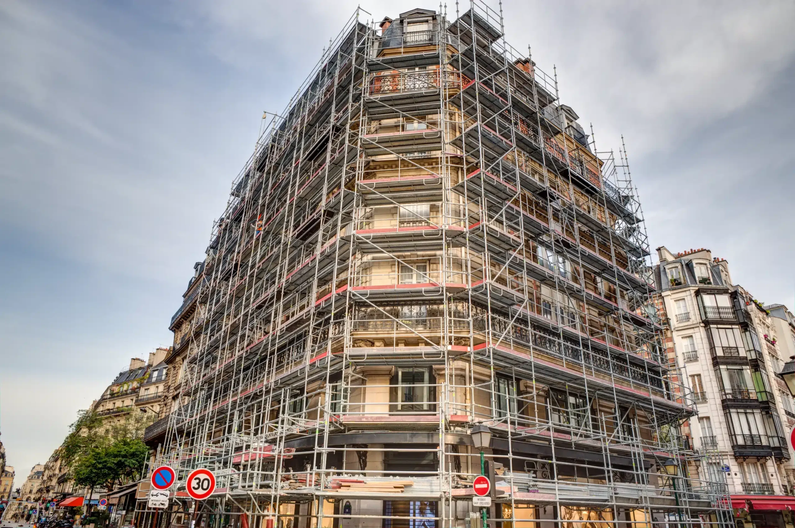 confiez votre rénovation à paris à des experts qualifiés. conseils, devis gratuits et accompagnement sur mesure pour rénover appartement, maison ou locaux professionnels à paris.