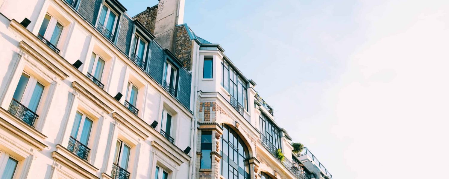 confiez votre projet de rénovation à paris à des experts qualifiés. travaux sur-mesure, conseils personnalisés et accompagnement de a à z pour rénover votre appartement ou maison en toute sérénité.
