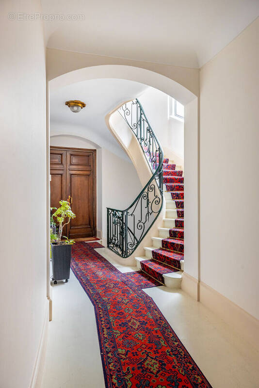 confiez la r&eacute;novation de votre appartement ou maison &agrave; paris 75009 &agrave; des experts qualifi&eacute;s. travaux de qualit&eacute;, accompagnement personnalis&eacute; et respect des d&eacute;lais pour tous vos projets de r&eacute;novation.