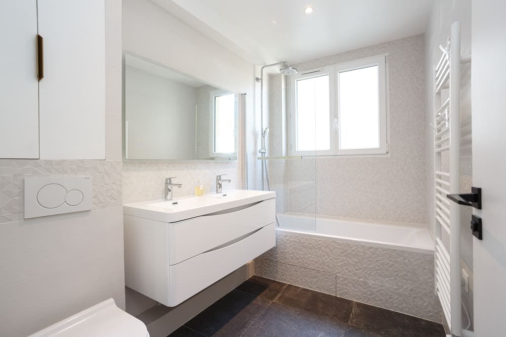 confiez la rénovation de votre salle de bain de luxe dans le 9ème arrondissement à des experts. design sur-mesure, matériaux haut de gamme et finitions raffinées pour un espace d’exception.