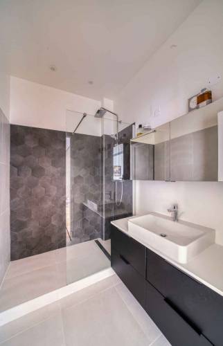 confiez la r&eacute;novation de votre salle de bain &agrave; paris 9 &agrave; des professionnels exp&eacute;riment&eacute;s. conseils personnalis&eacute;s, mat&eacute;riaux de qualit&eacute; et r&eacute;alisation sur-mesure pour transformer votre espace selon vos envies.