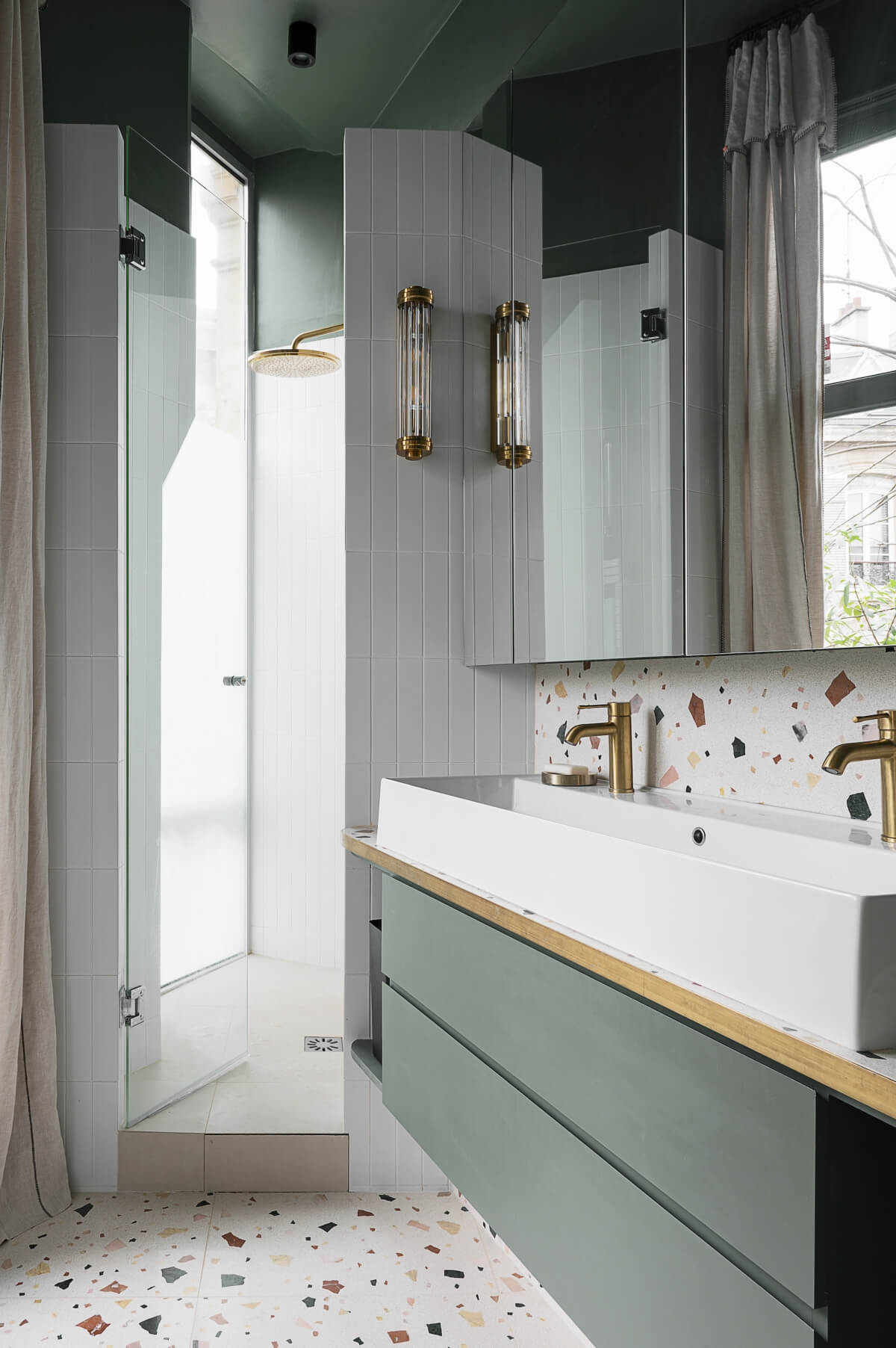 confiez la rénovation de votre salle de bain à paris 9 à des experts. conseils personnalisés, matériaux de qualité et finitions soignées pour un espace moderne et fonctionnel. demandez votre devis gratuit !