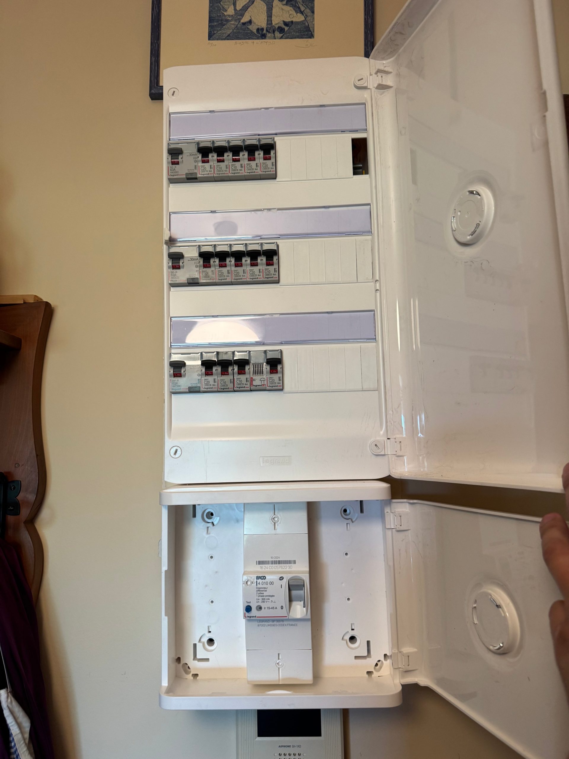 besoin de rénover votre tableau électrique à paris ? profitez d’un service rapide et sécurisé avec nos électriciens qualifiés. devis gratuit et intervention conforme aux normes en vigueur.
