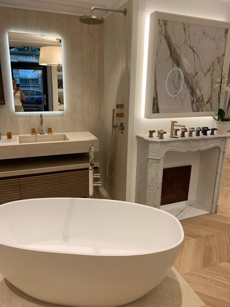 découvrez nos solutions sur-mesure pour aménager une salle de bain avec dressing à paris 75009. optimisez votre espace avec style et fonctionnalité grâce à des experts locaux.