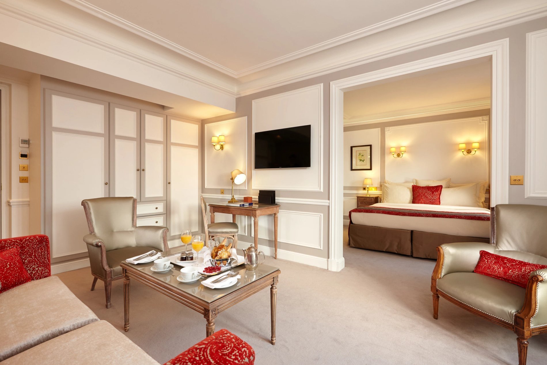 découvrez une suite parentale élégante au cœur de paris 75009, alliant confort moderne et charme parisien. idéale pour un séjour romantique ou professionnel dans l'un des plus beaux quartiers de la capitale.