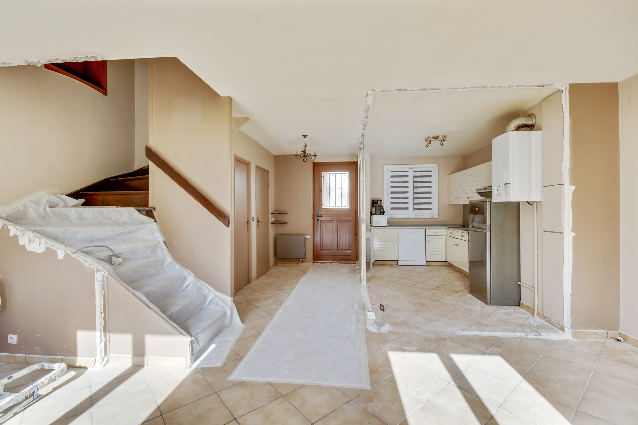 confiez vos travaux intérieurs à des professionnels : peinture, rénovation, aménagement, décoration et installation pour transformer votre espace selon vos envies.