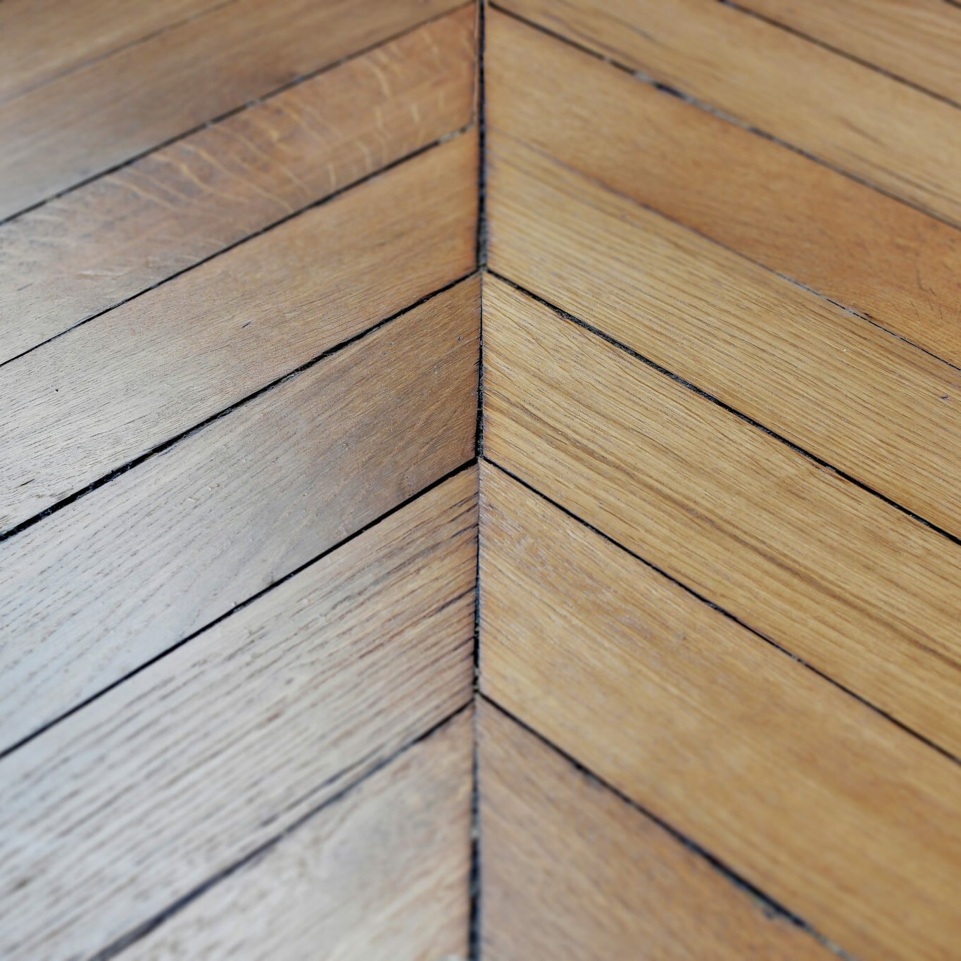 optez pour la vitrification de votre parquet à paris 9 : protection durable, aspect neuf et entretien facile. devis gratuit par des experts du parquet dans le 9e arrondissement.