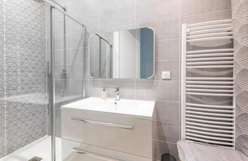 découvrez notre comparatif des meilleurs artisans pour la rénovation de salle de bain dans le 9e arrondissement. trouvez rapidement un professionnel fiable et adapté à votre projet !