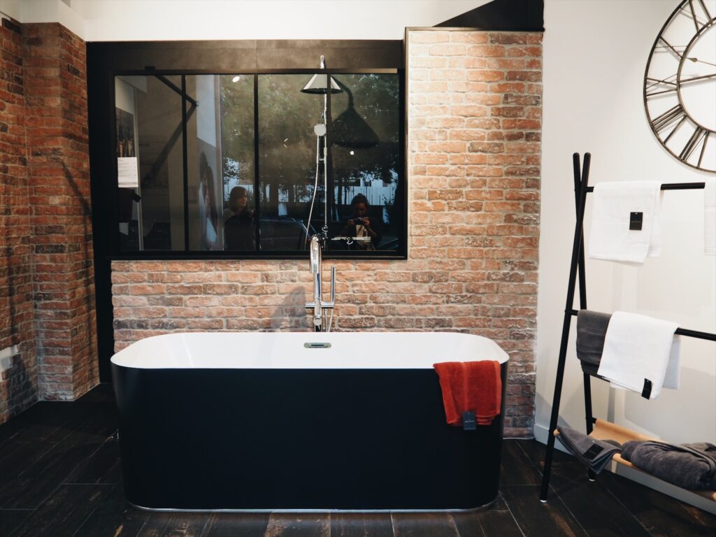 découvrez les principaux coûts cachés lors de la rénovation d'une salle de bain à paris et évitez les mauvaises surprises avec nos conseils d'experts.