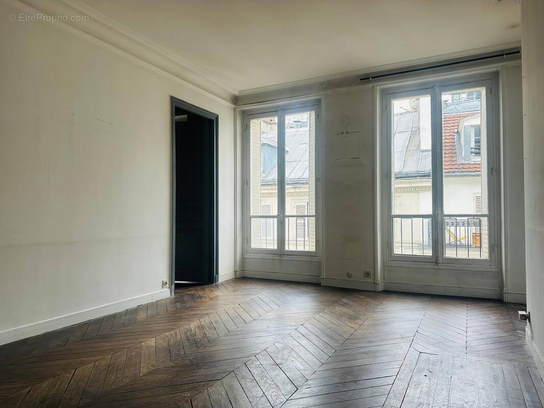 découvrez nos services de rénovation locative à paris 75009 : valorisez votre bien, attirez des locataires de qualité et optimisez votre rentabilité grâce à notre expertise sur-mesure.