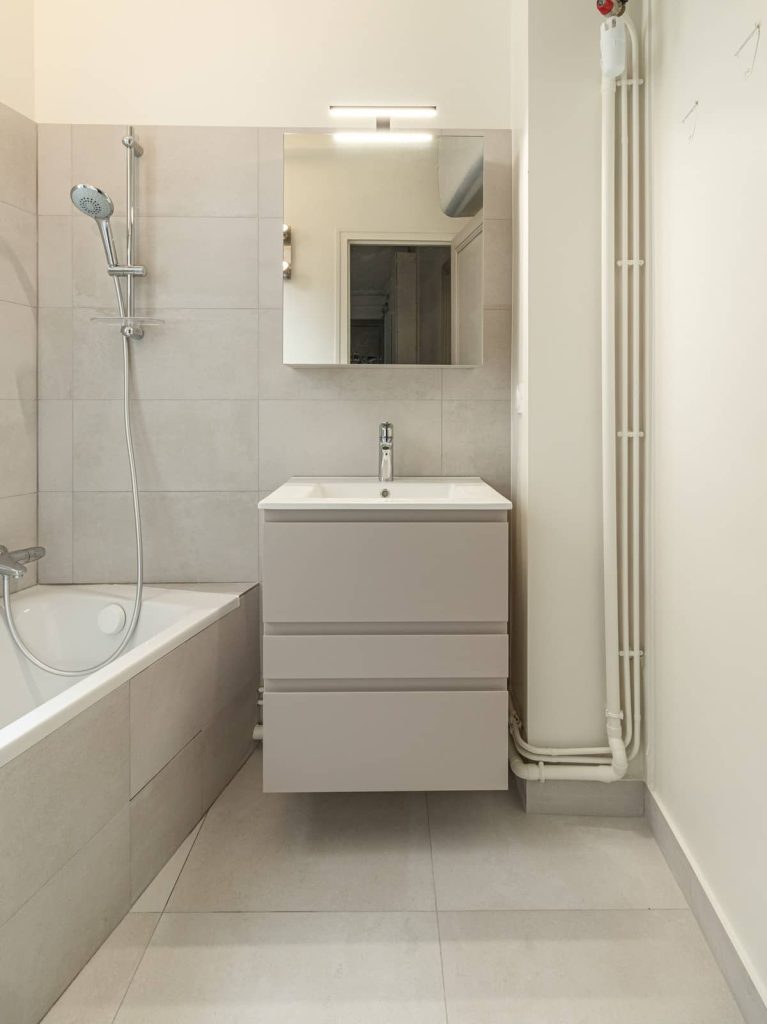 besoin d&rsquo;une r&eacute;novation rapide de salle de bain &agrave; paris 75009 ? profitez d&rsquo;un service efficace, moderne et sur-mesure pour transformer votre espace en un temps record !