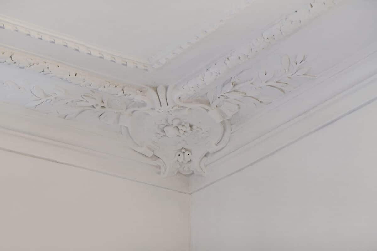 spécialistes en restauration de moulures à paris, nous redonnons vie à vos décors anciens avec savoir-faire et respect du patrimoine. devis gratuit et intervention rapide.