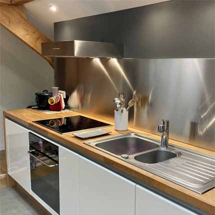 découvrez les tarifs des crédences en inox à paris 9e. installation sur-mesure, devis rapide et conseils personnalisés pour une cuisine moderne et élégante.